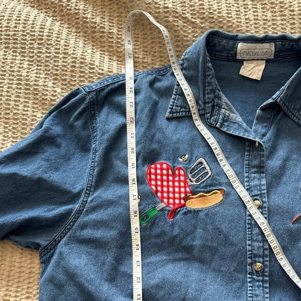Vintage Mandal Bay BBQ Embroidered Denim Shirt - XL - Rare 90s Kitschy Vintage - Picture 7 of 7